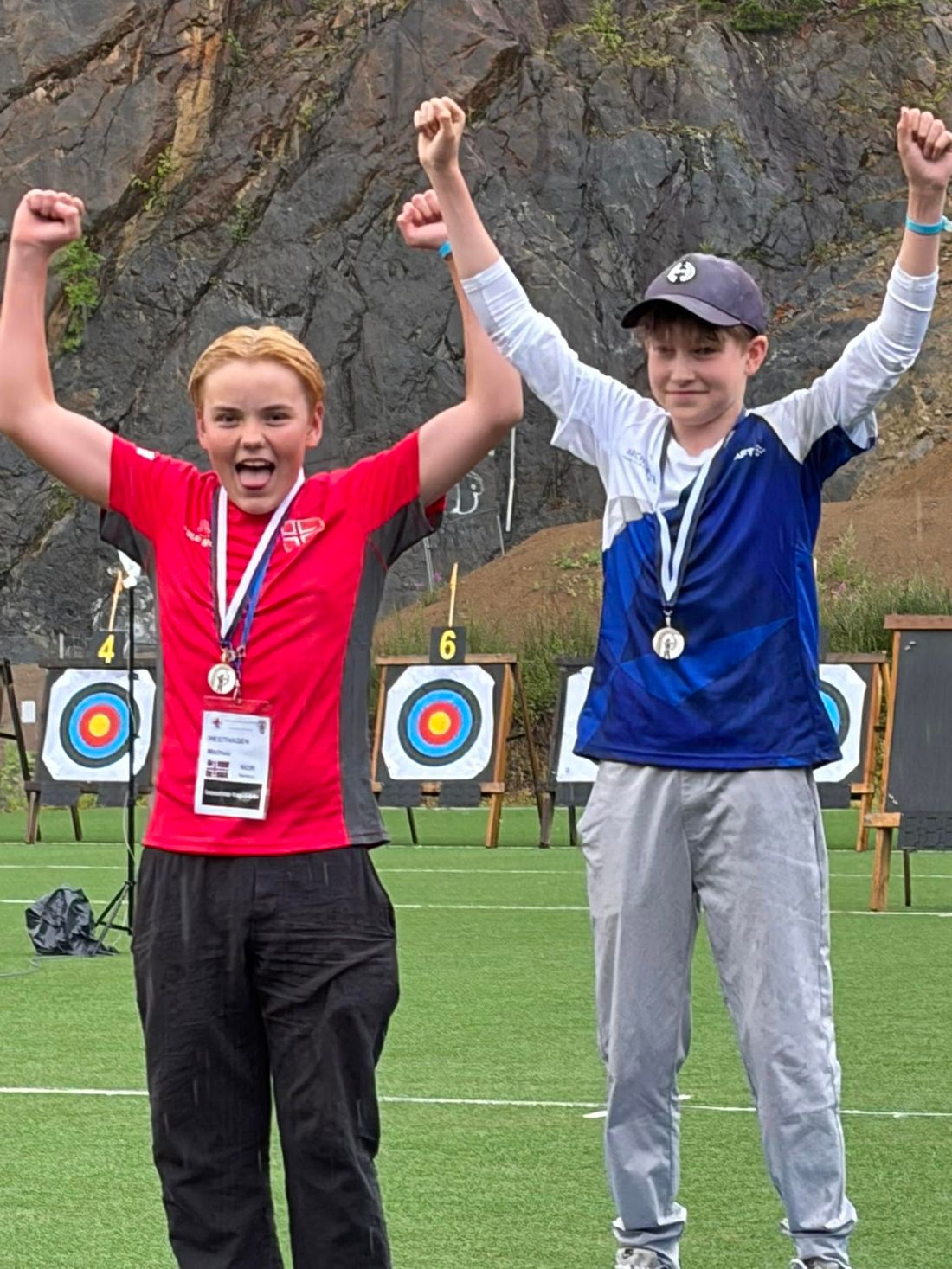 Medaljevinnere jubler