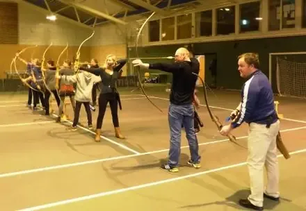 Kursdeltagerne finpusser på teknikk, før rød fjær "øvelsen" neste gang
