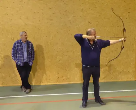 Jan Roger demonstrerer i detalj hvordan et slipp skal foregå