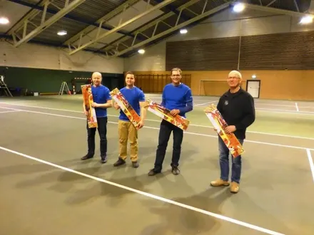 Fire dyktige instruktører fra Elverum Bueskyttere og Laugen Bueskytterklubb