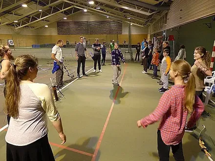 Henriette lærer oss å varme opp før skyting