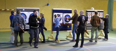 Og framme ved blinkene vurderes resultatene av bueskytingen