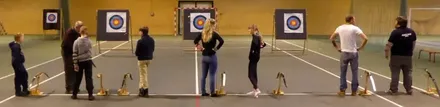 Nybegynnerne får kyndig instruksjon fra Keith