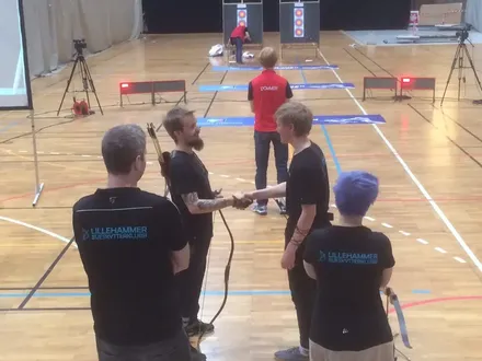 Oddbjørn kjørte handshake før under og etter